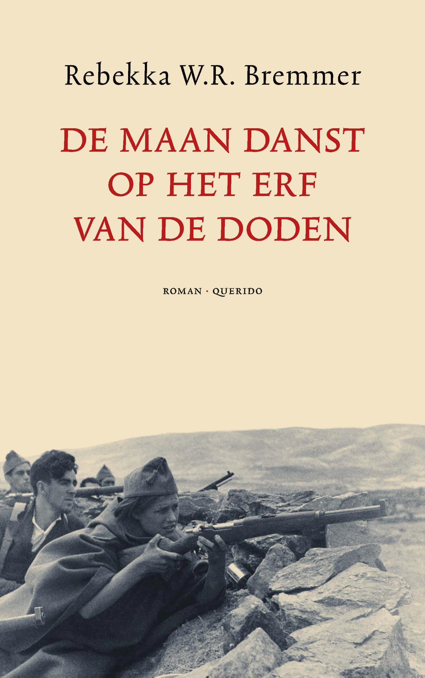 Cover van De maan danst op het erf van de doden