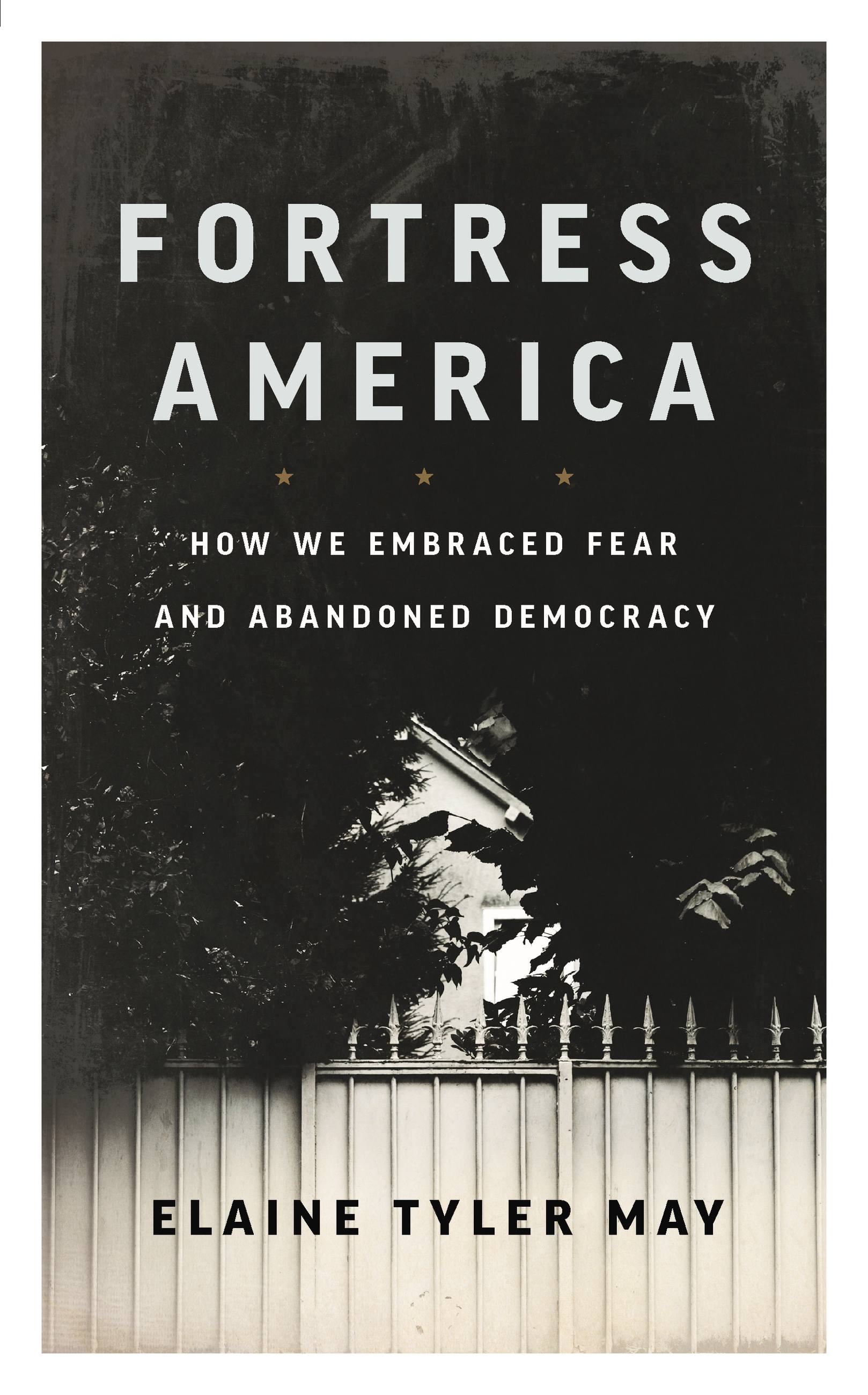 Umschlagbild für Fortress America [electronic resource] : How We Embraced Fear and Abandoned Democracy