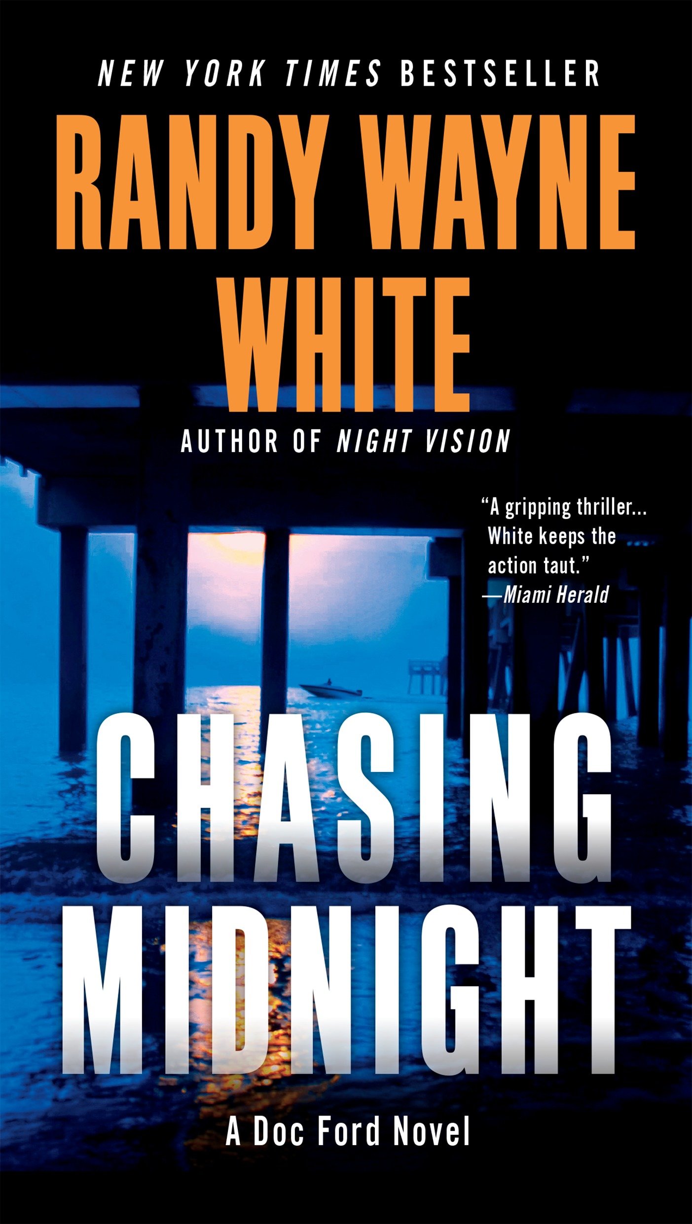 Image de couverture de Chasing Midnight [electronic resource] :